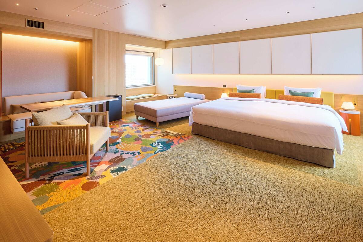 Kamar Double Klub, Bebas Asap Rokok (Plaza Corner King (Suite Style)) | Seprai premium, brankas, meja kerja, dan tirai kedap cahaya