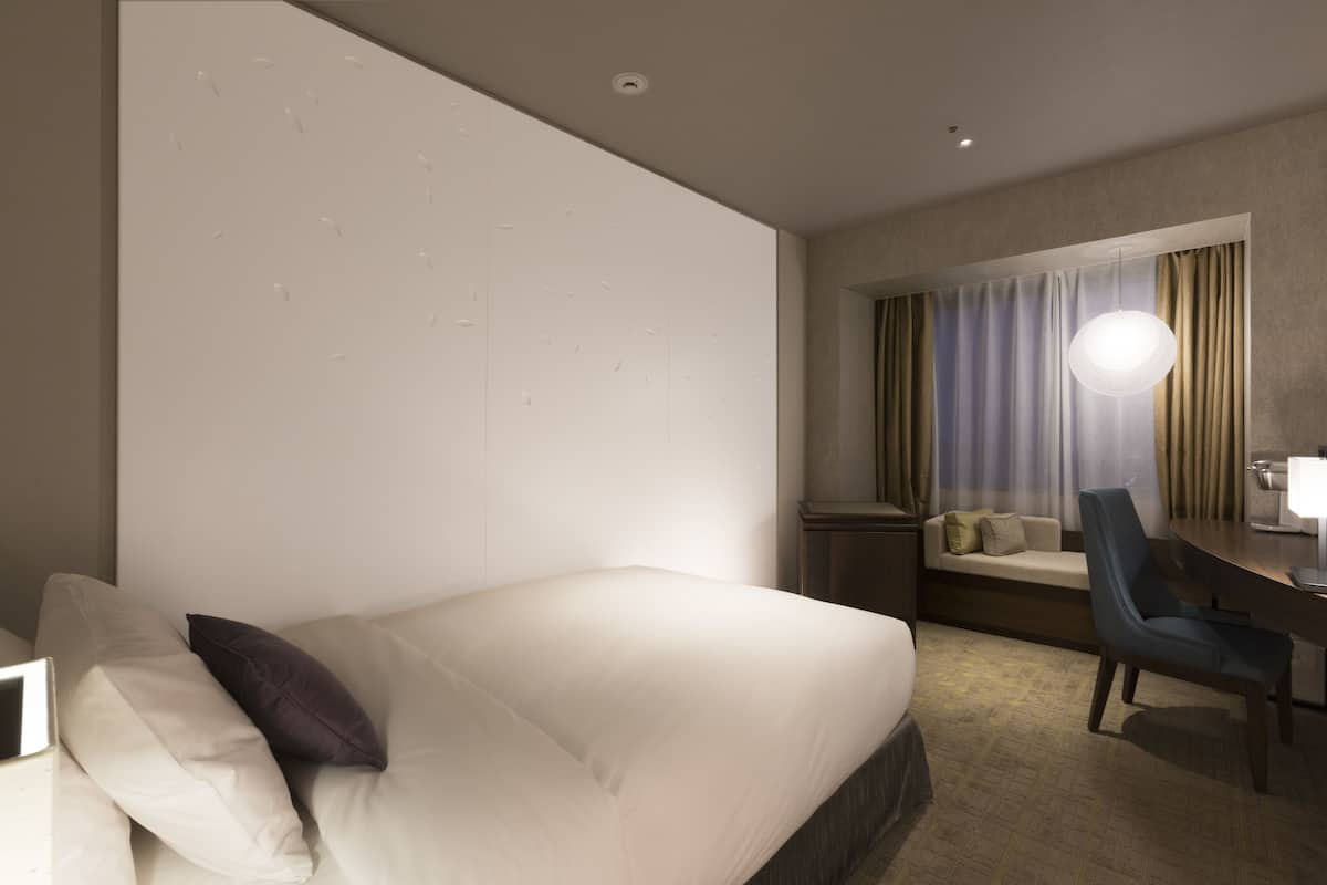 Premier Single Room, Non Smoking | Premium bedding, in-room safe, individually decorated