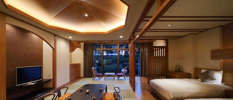 Tradisjonell suite, ikke-røyk (Sakura, Main Building) | Sengetøy av topp kvalitet, dundyner, safe på rommet og skrivebord