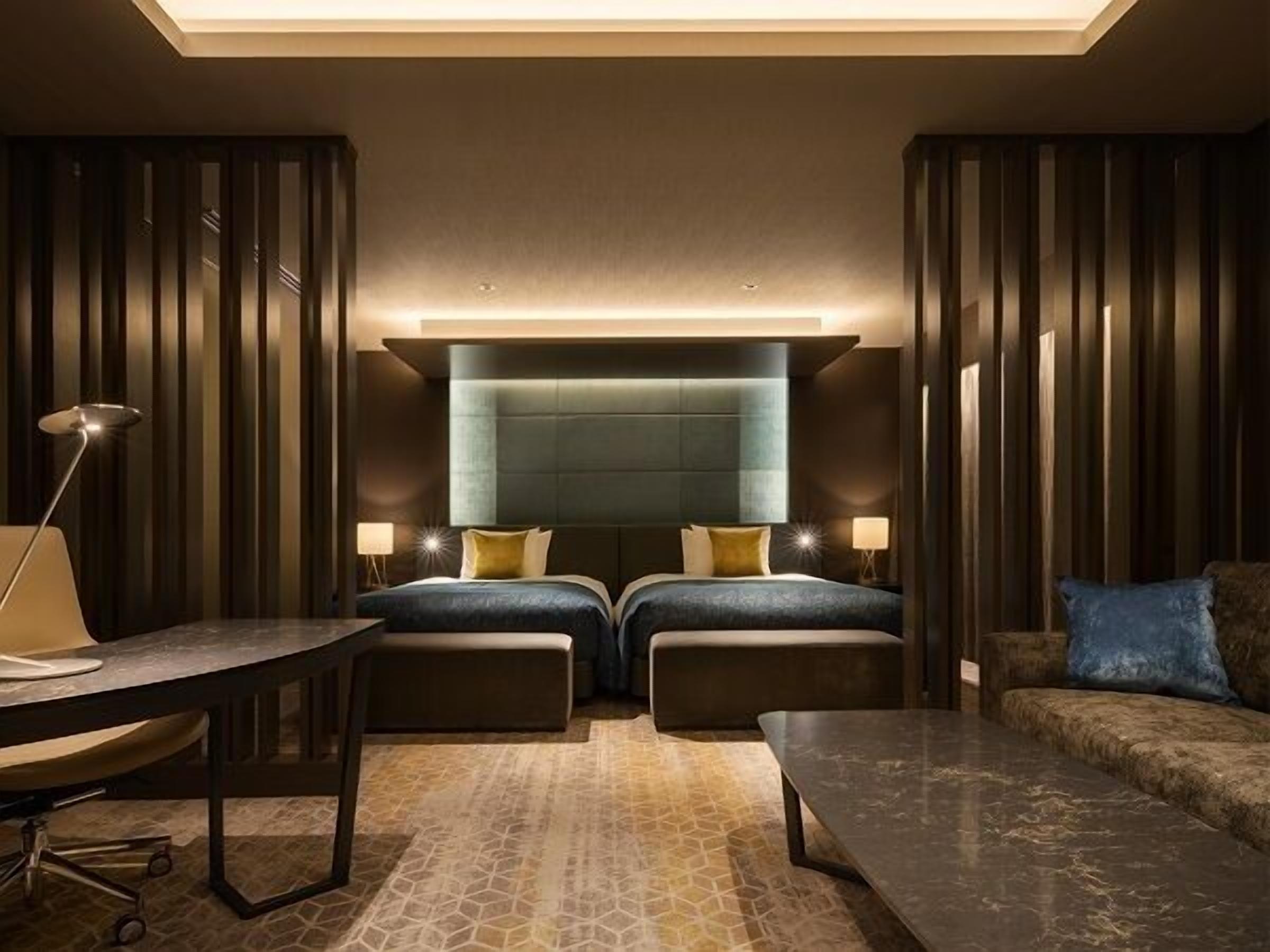 高級寢具、羽絨被、房內夾萬、書桌