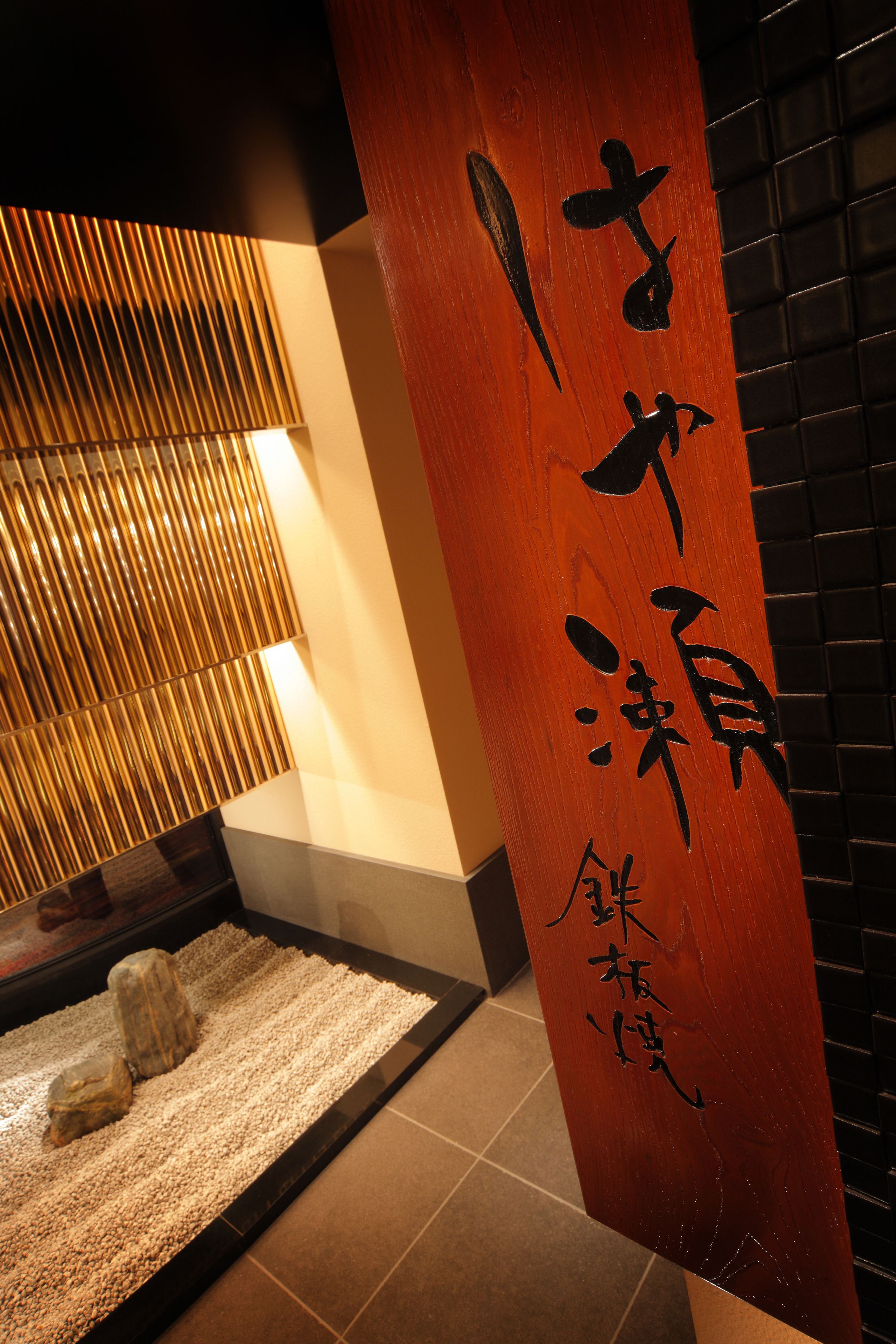 3 restaurants, breakfast served