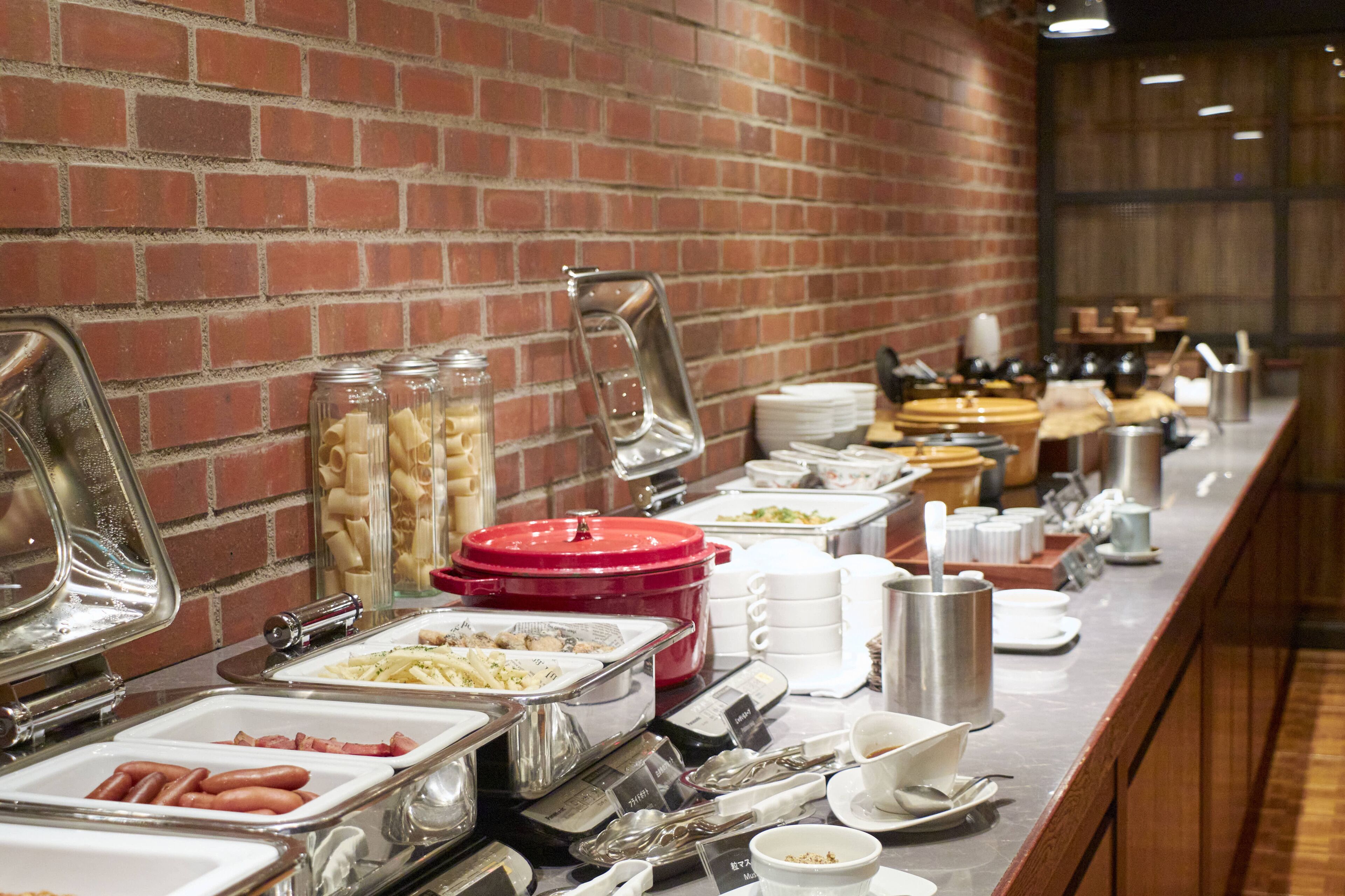 daily buffet breakfast (jpy 2500 per person)