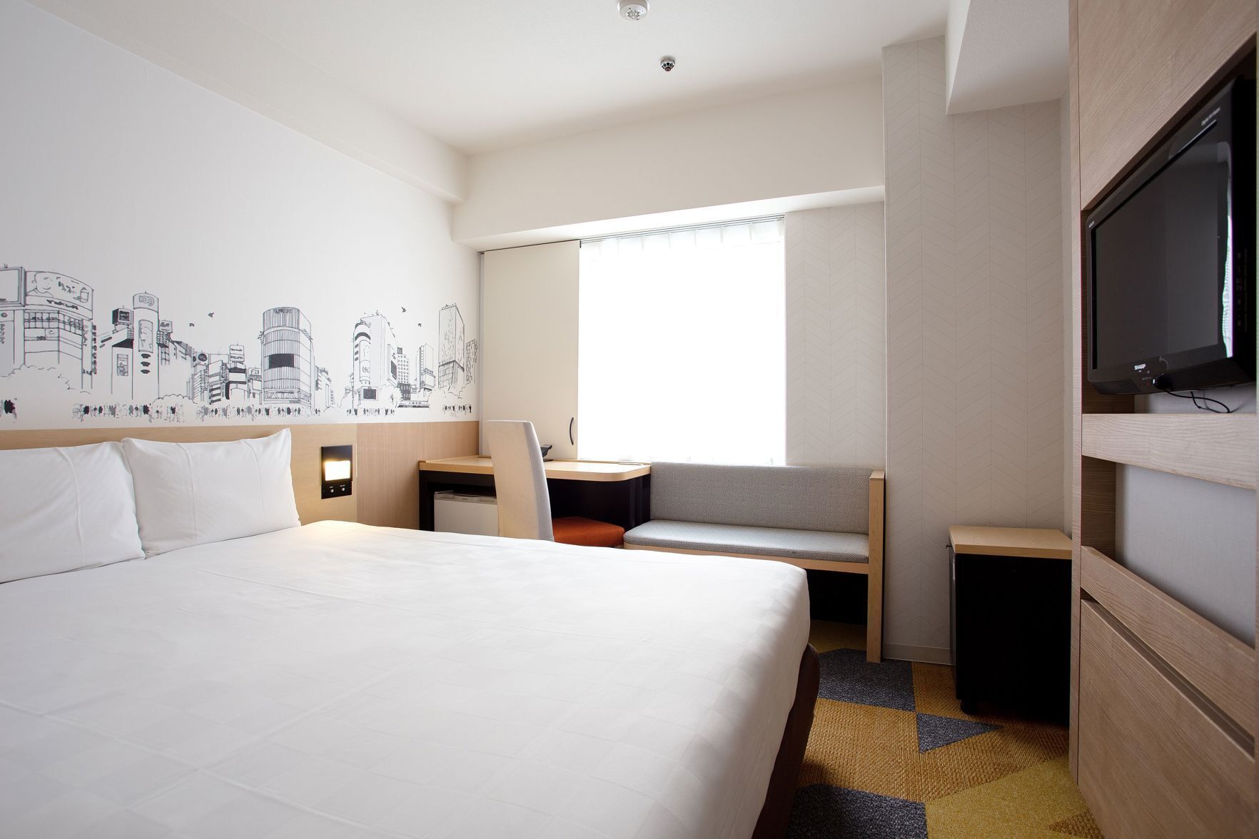 Down duvets, in-room safe, desk, blackout curtains