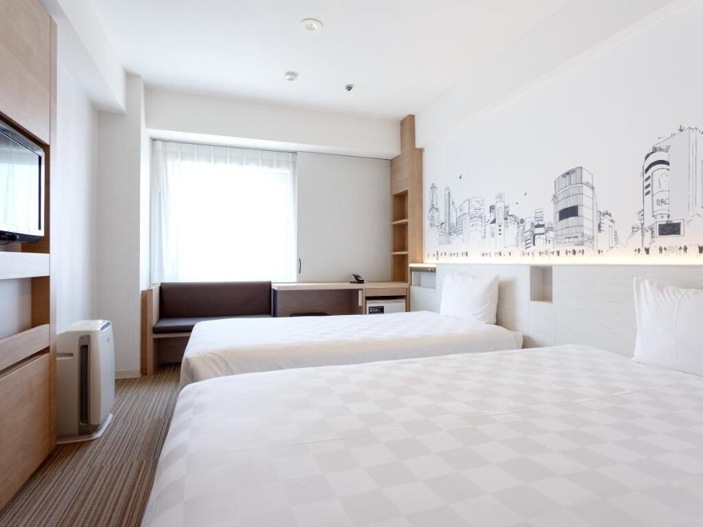 Down duvets, in-room safe, desk, blackout curtains