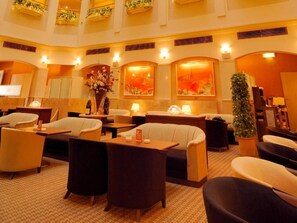 Lunch and dinner served, Japanese cuisine - Ginza Creston (Tokyo)