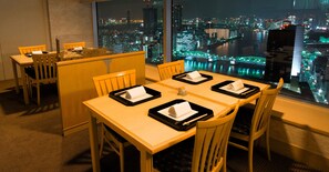 Lunch and dinner served - Ginza Creston (Tokyo)
