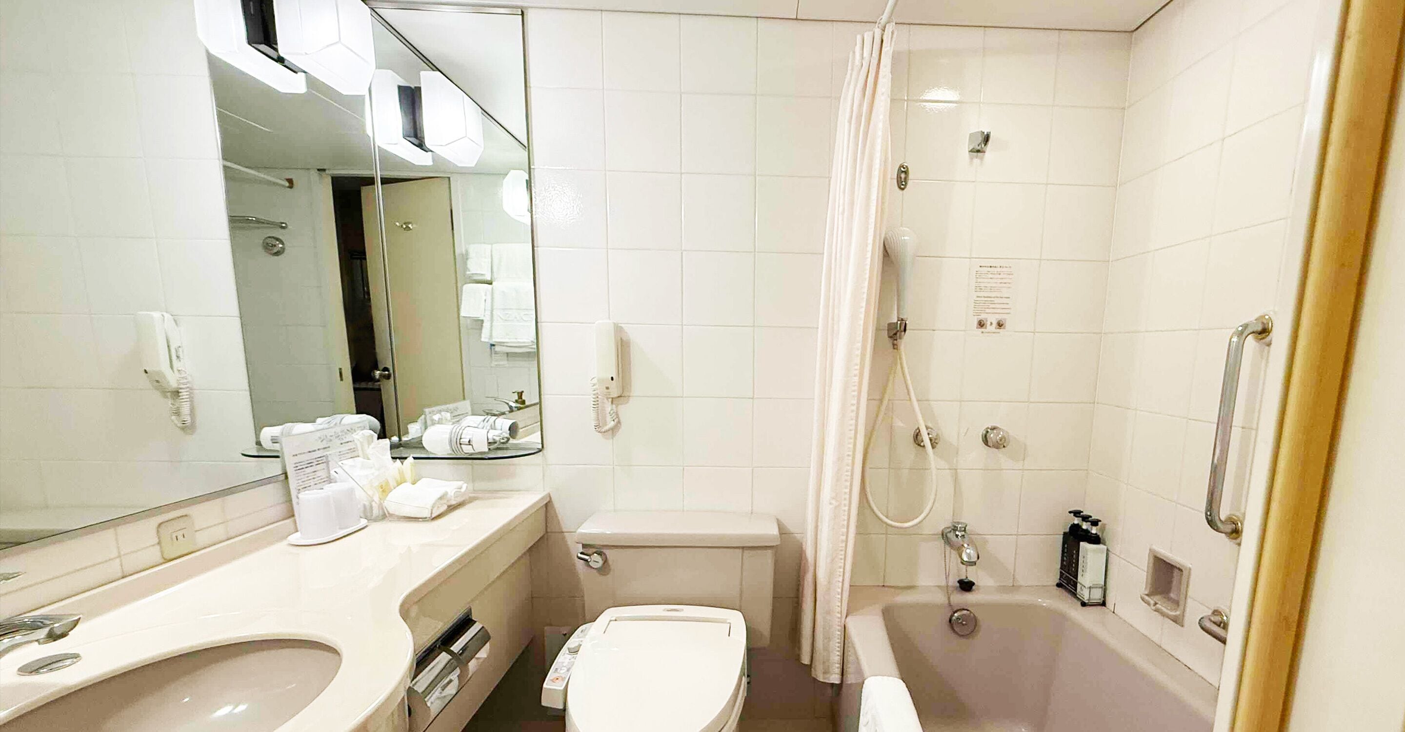 combined shower/bathtub, free toiletries, hair dryer, slippers