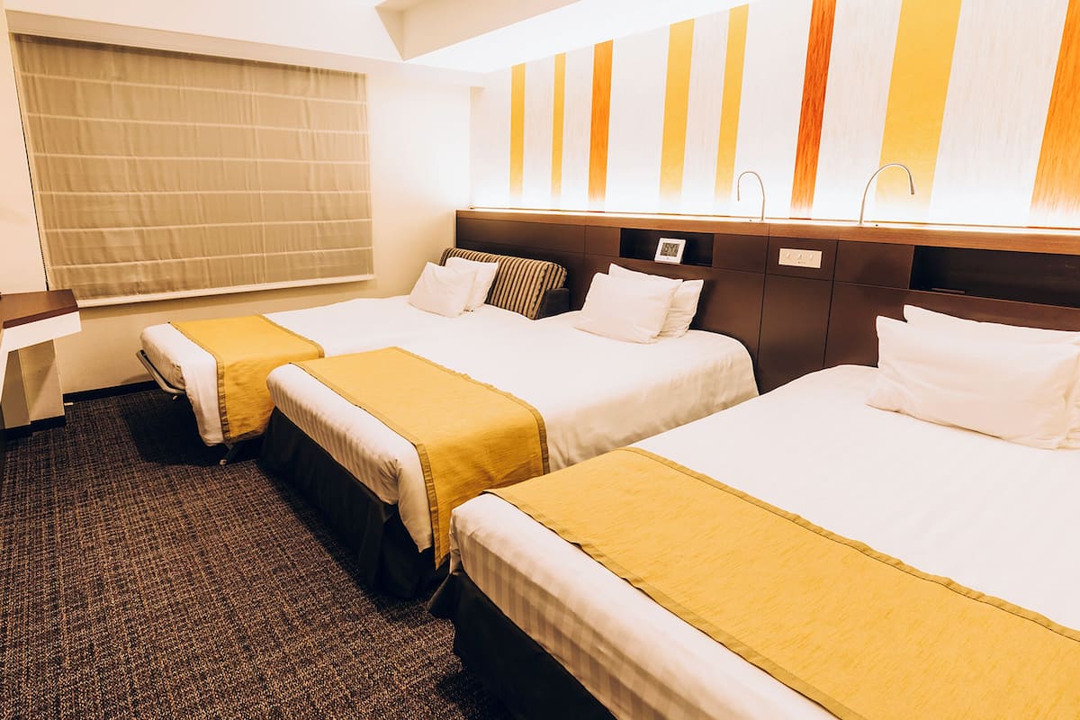 Chambre avec lits jumeaux, non-fumeurs (Moderate Twin B, For 3 guests) | Bureau, chambres insonorisées, fer et planche à repasser, Wi-Fi gratuit