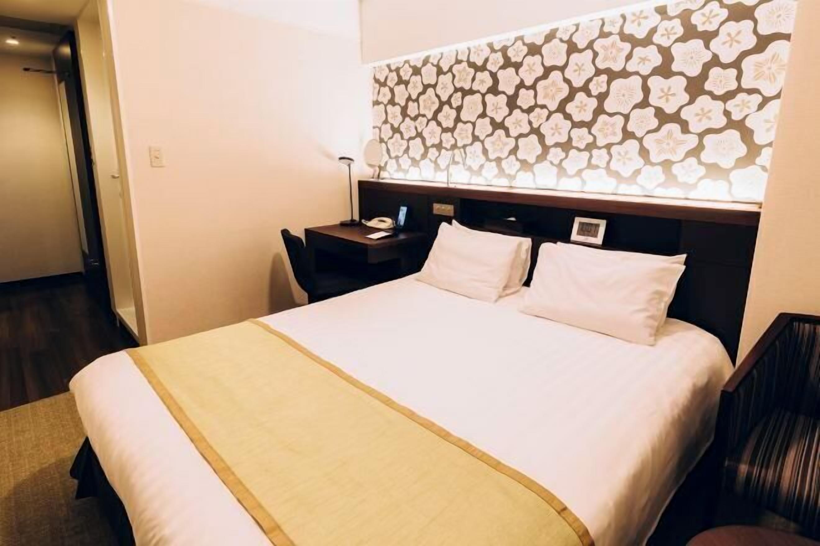 Desk, soundproofing, iron/ironing board, free WiFi