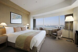 Egyptian cotton sheets, premium bedding, down duvets, minibar