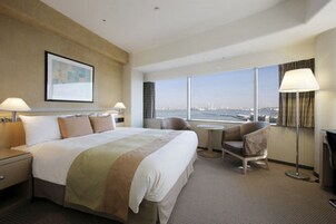 Egyptian cotton sheets, premium bedding, down comforters, minibar