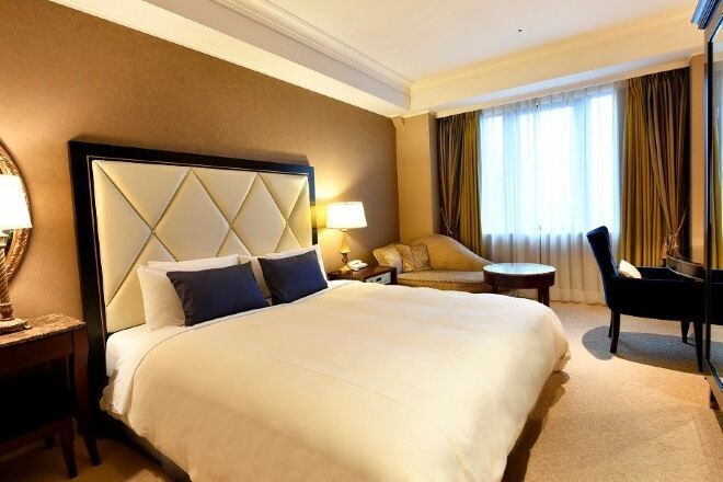 Egyptian cotton sheets, premium bedding, down duvets, minibar