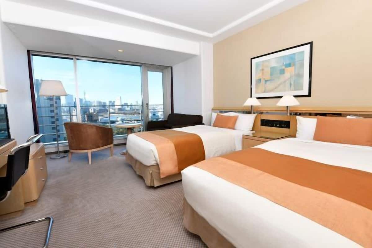 Egyptian cotton sheets, premium bedding, down comforters, minibar
