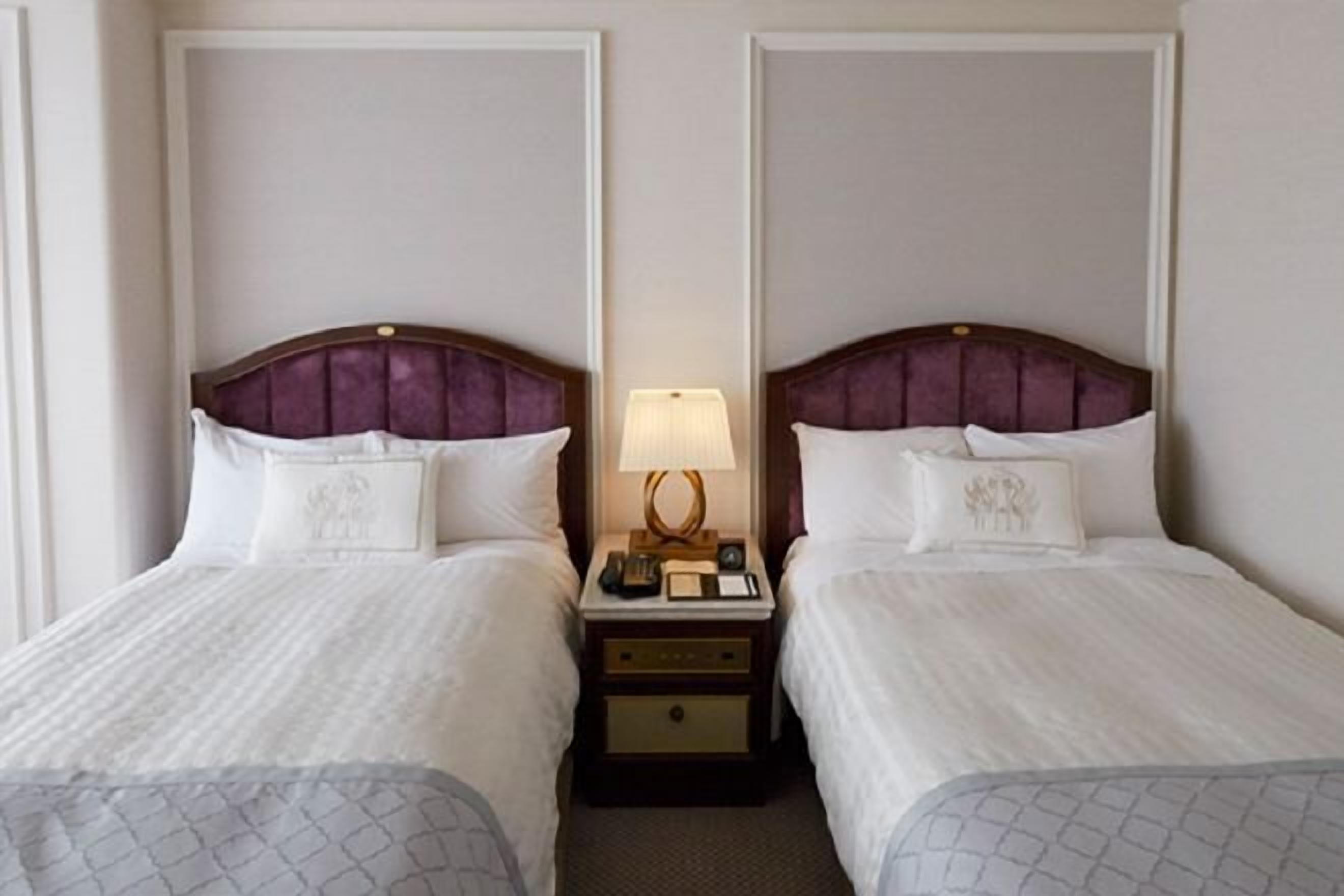 Egyptian cotton sheets, premium bedding, down comforters, minibar