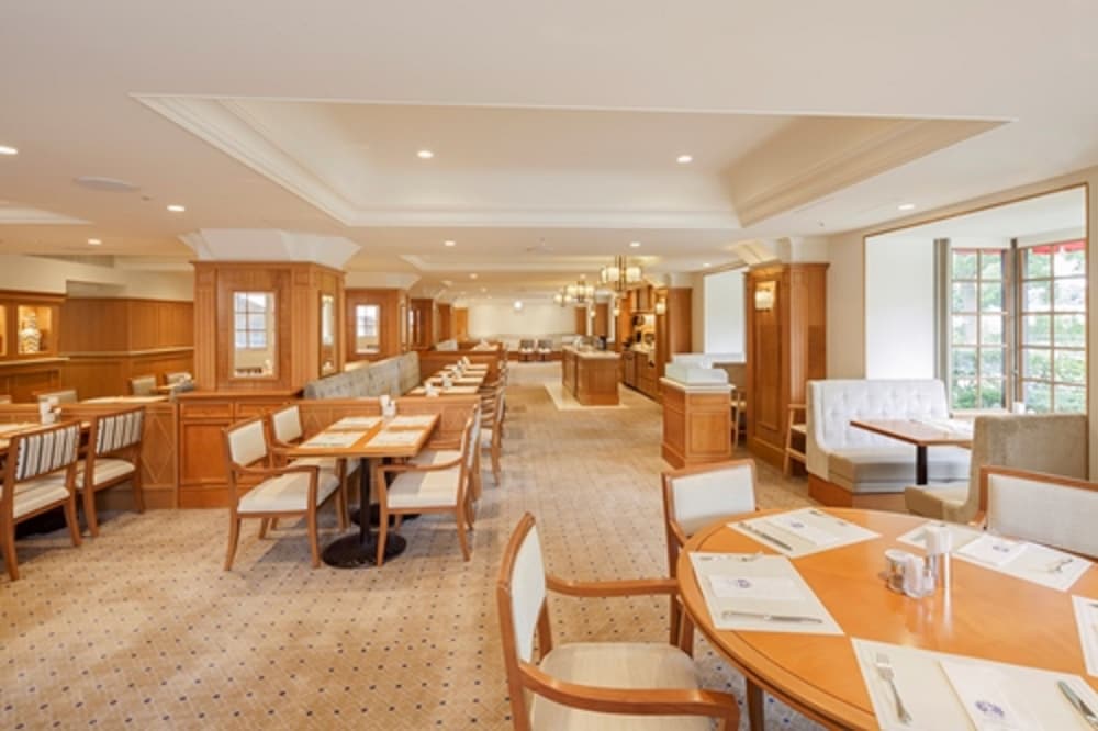 Hotel New Grand by null