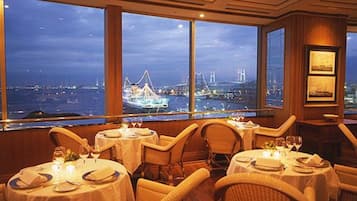 4 ristoranti, aperti a colazione, a pranzo e a cena, cucina francese