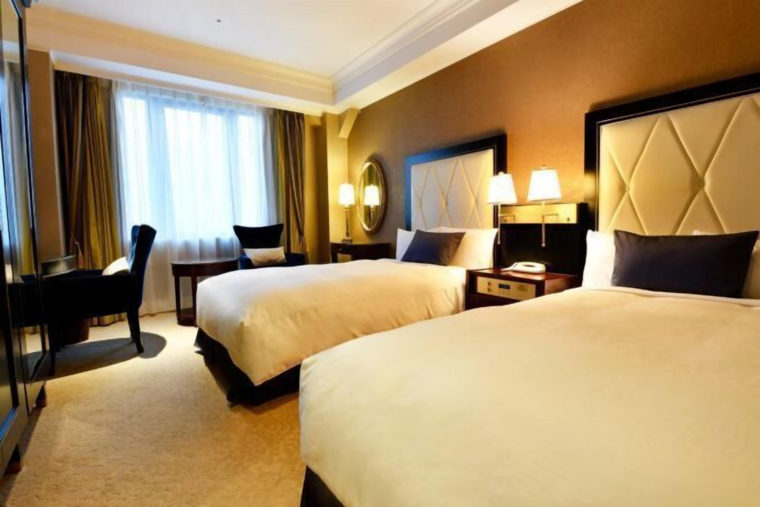 Egyptian cotton sheets, premium bedding, down duvets, minibar