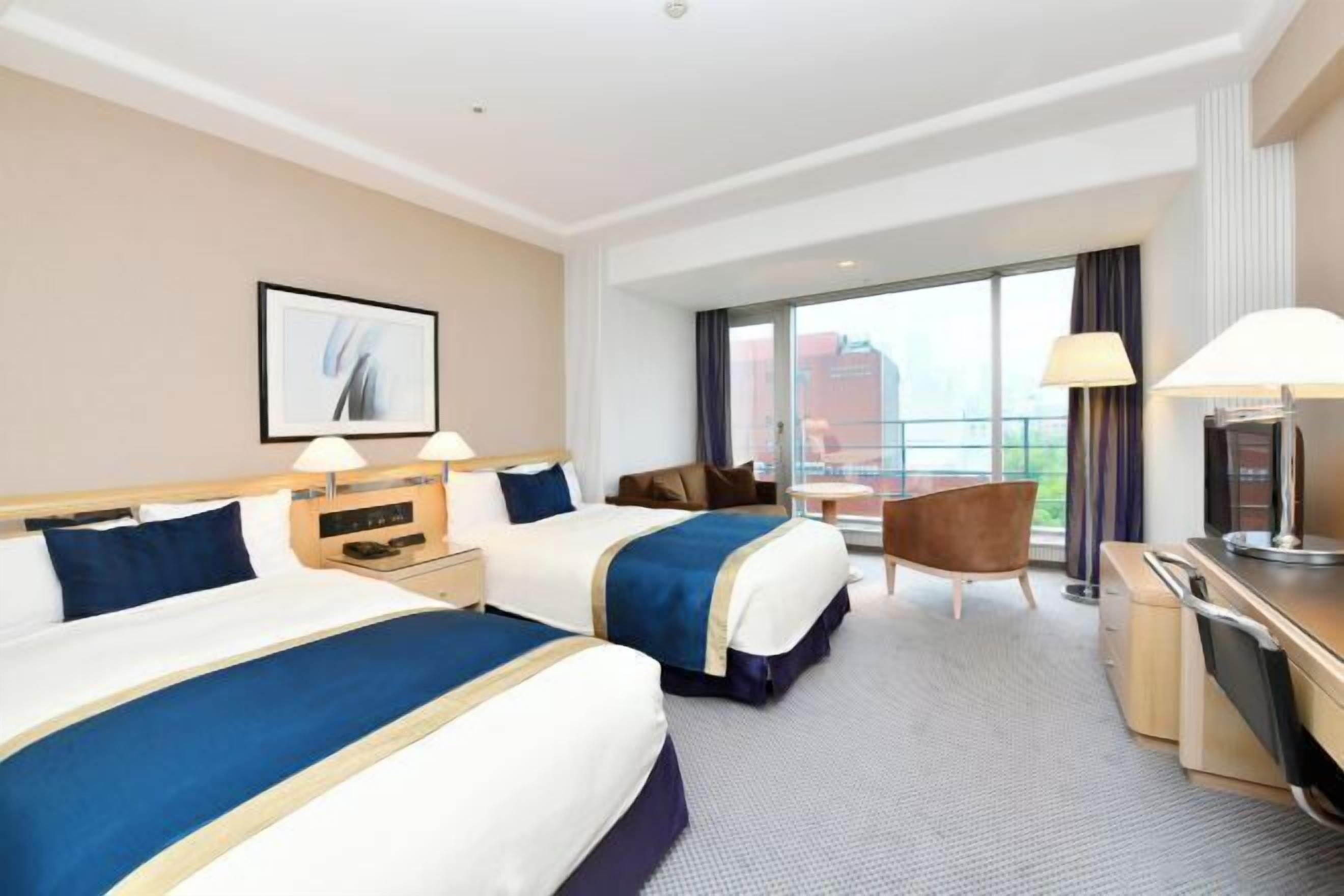 Egyptian cotton sheets, premium bedding, down comforters, minibar