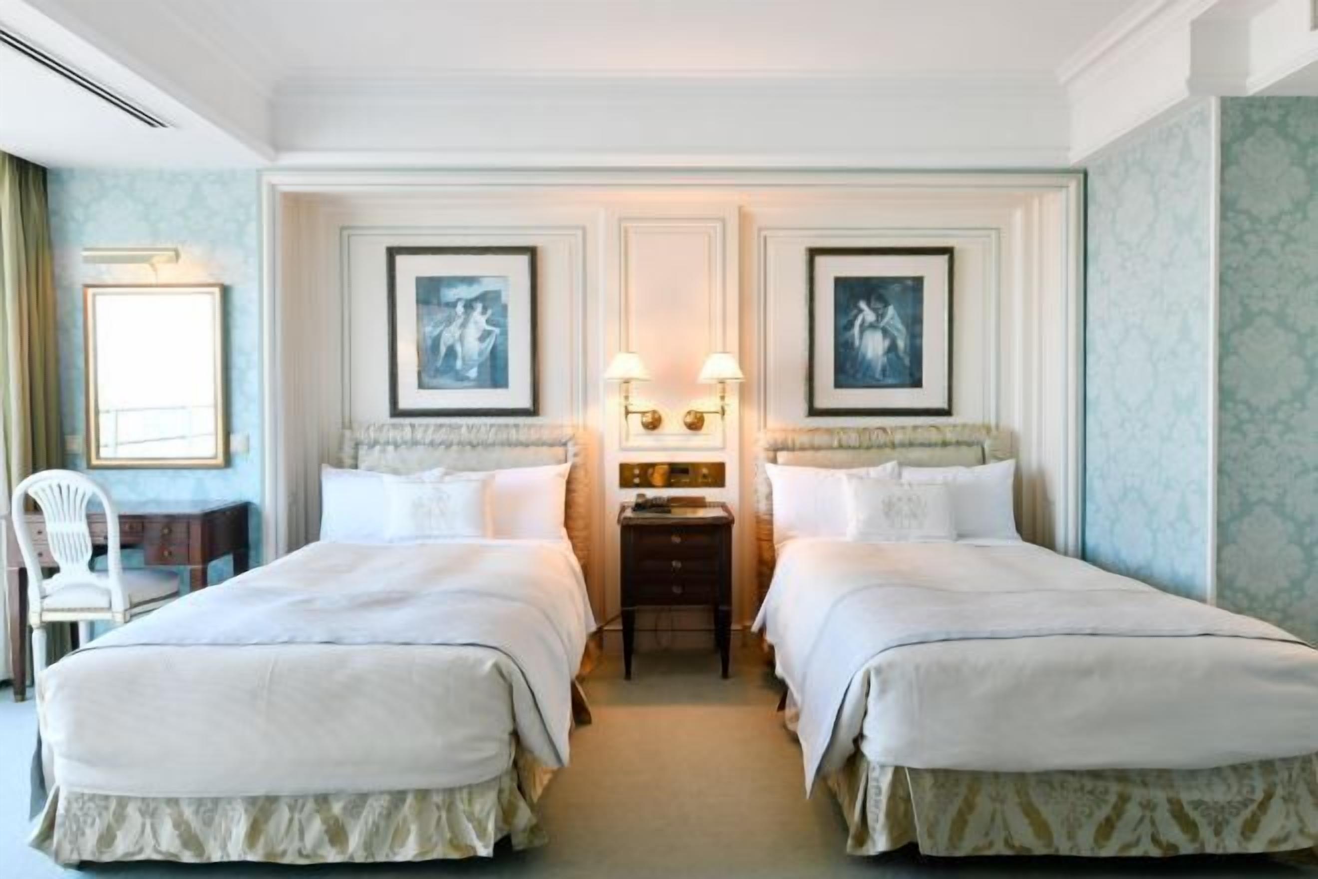 Egyptian cotton sheets, premium bedding, down comforters, minibar