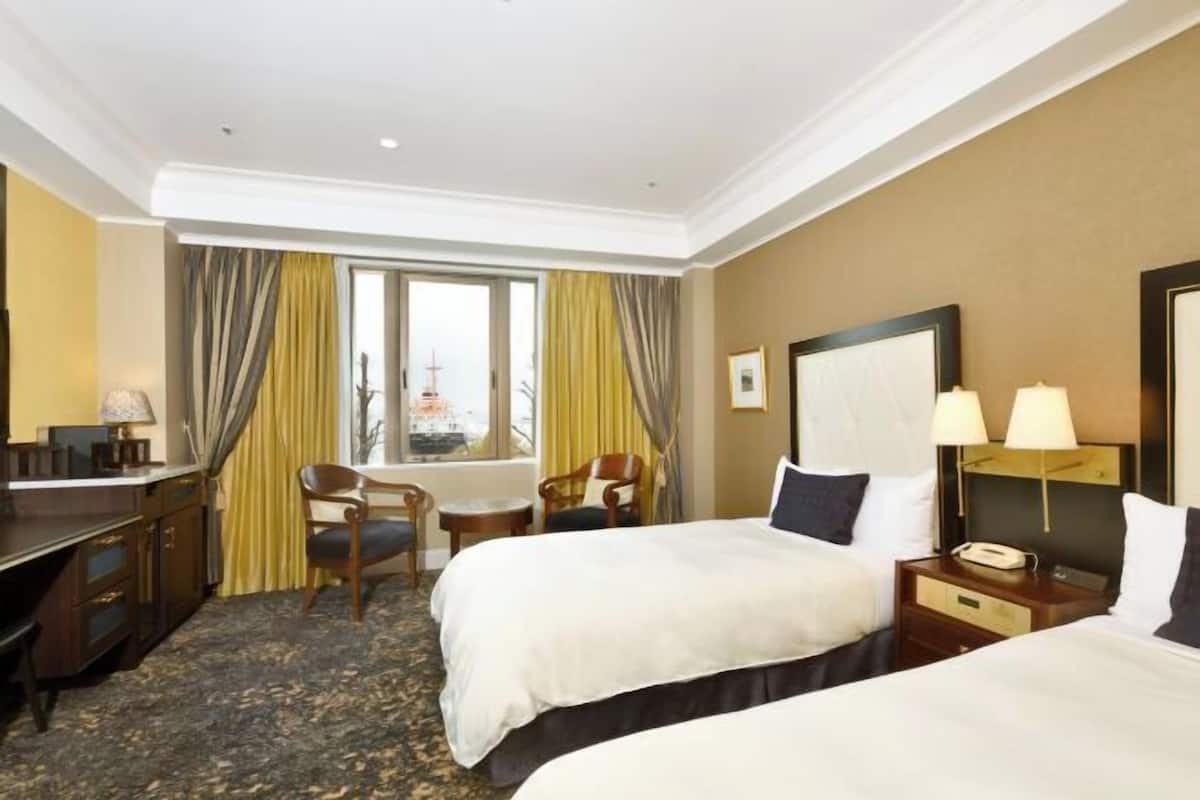 Egyptian cotton sheets, premium bedding, down comforters, minibar