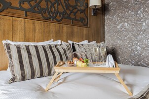 Her gün açık büfe kahvaltı (kişi başı 20 EUR) 