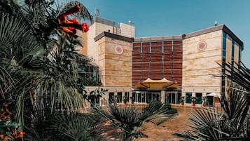 2 outdoor pools, sun loungers