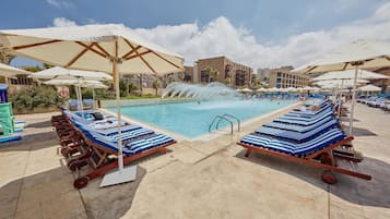 2 outdoor pools, pool loungers