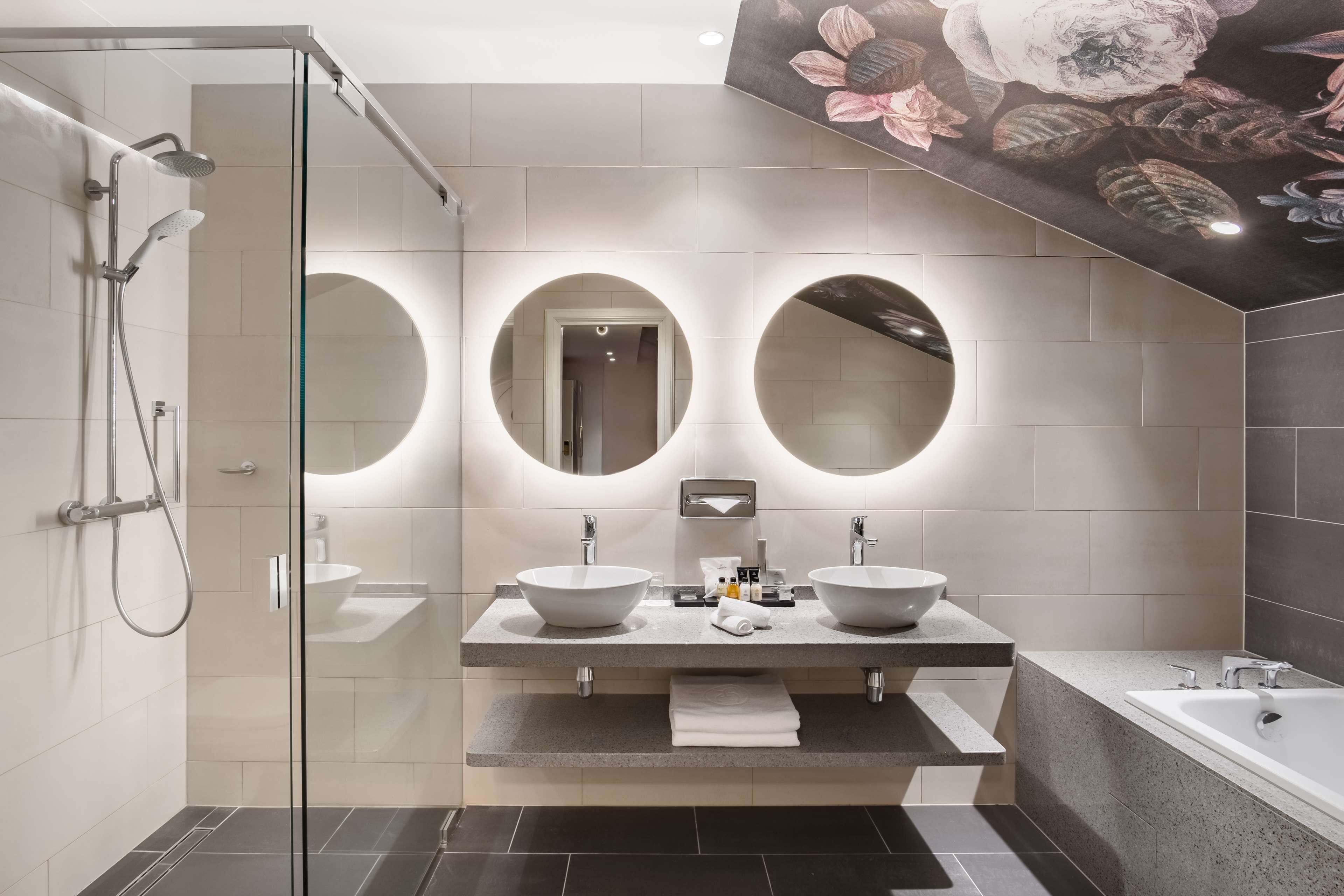 combined shower/bathtub, free toiletries, hair dryer, slippers