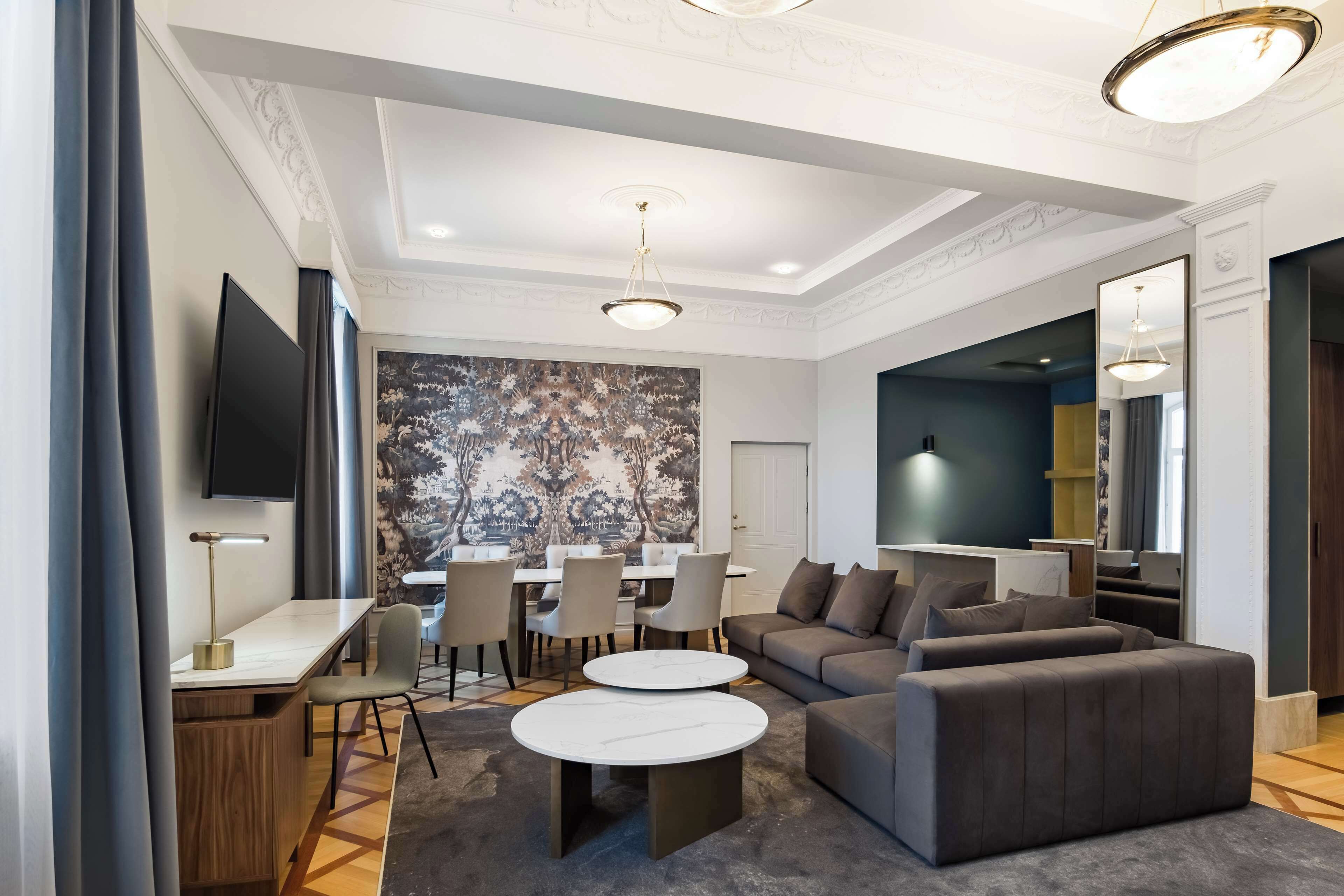 Presidential Suite (Old Town View)