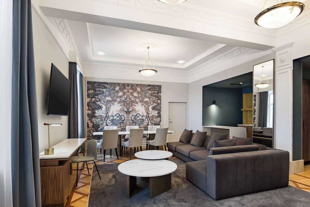 Presidential Suite (Old Town View) | Hypo-allergenic bedding, in-room safe, desk, laptop workspace