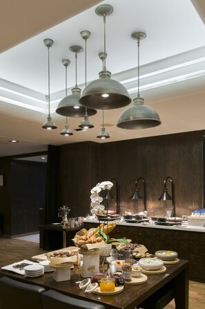 Daily buffet breakfast (EUR 35 per person)