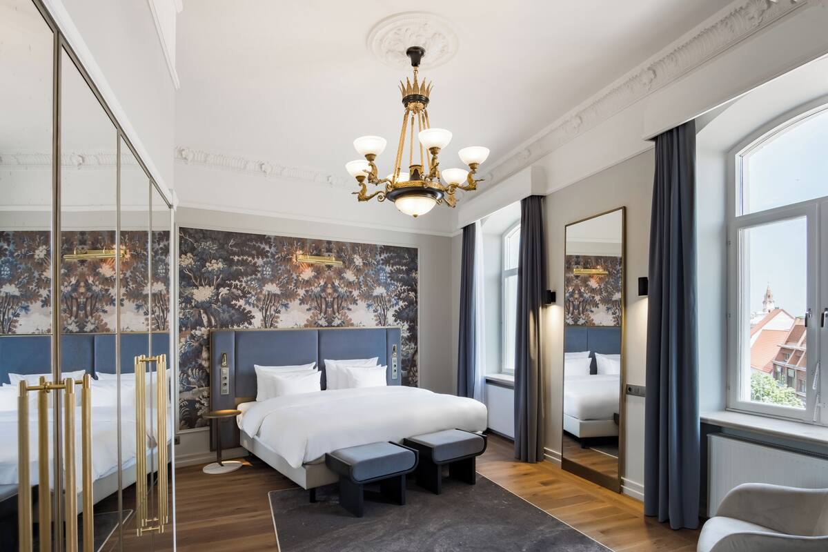 Phòng Suite Presidential (Old Town View) | Bộ đồ giường kháng dị ứng, két bảo mật tại phòng, bàn 