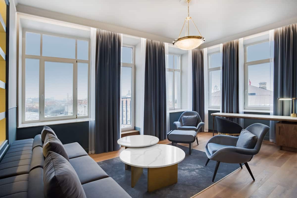 1 bedroom, hypo-allergenic bedding, in-room safe, desk