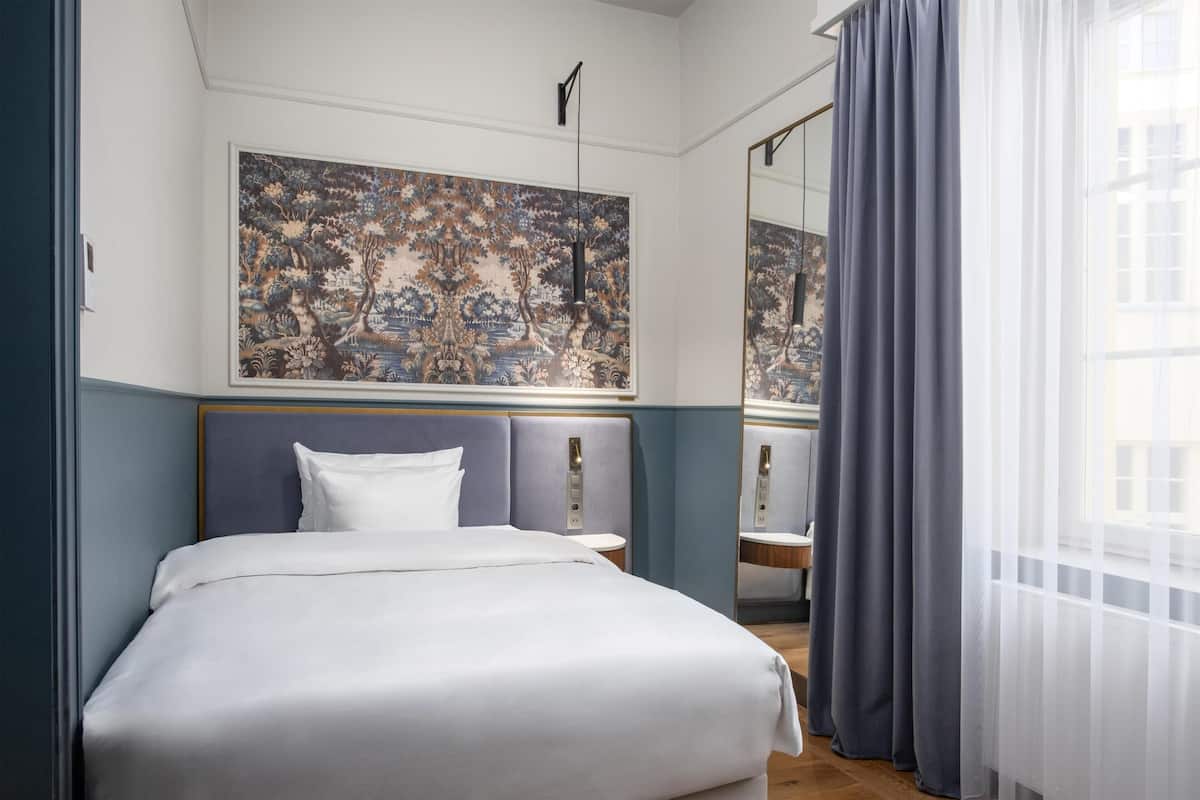 Habitación (Individual) | Ropa de cama hipoalergénica y caja de seguridad en la habitación