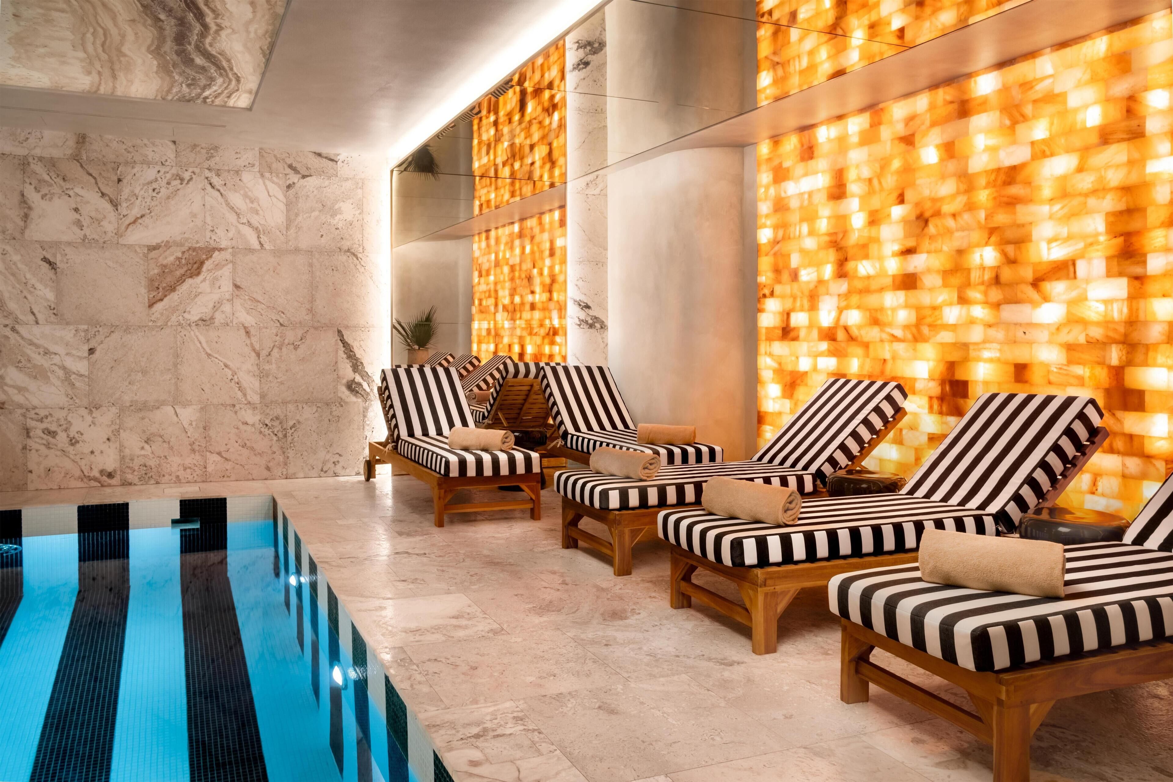 Couples treatment rooms, deep-tissue massages, Thai massages