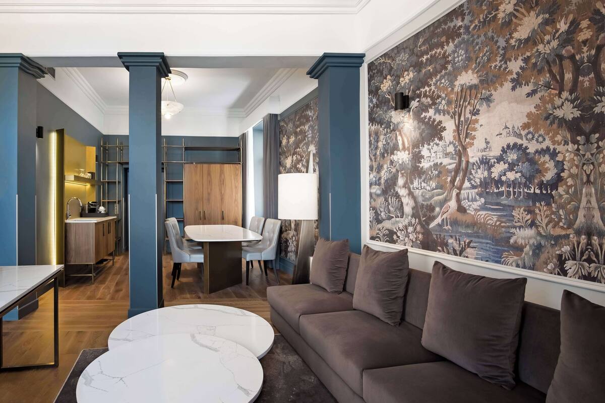 Phòng Suite, ban công (Astorija, Old Town View) | Bộ đồ giường kháng dị ứng, két bảo mật tại phòng, bàn 