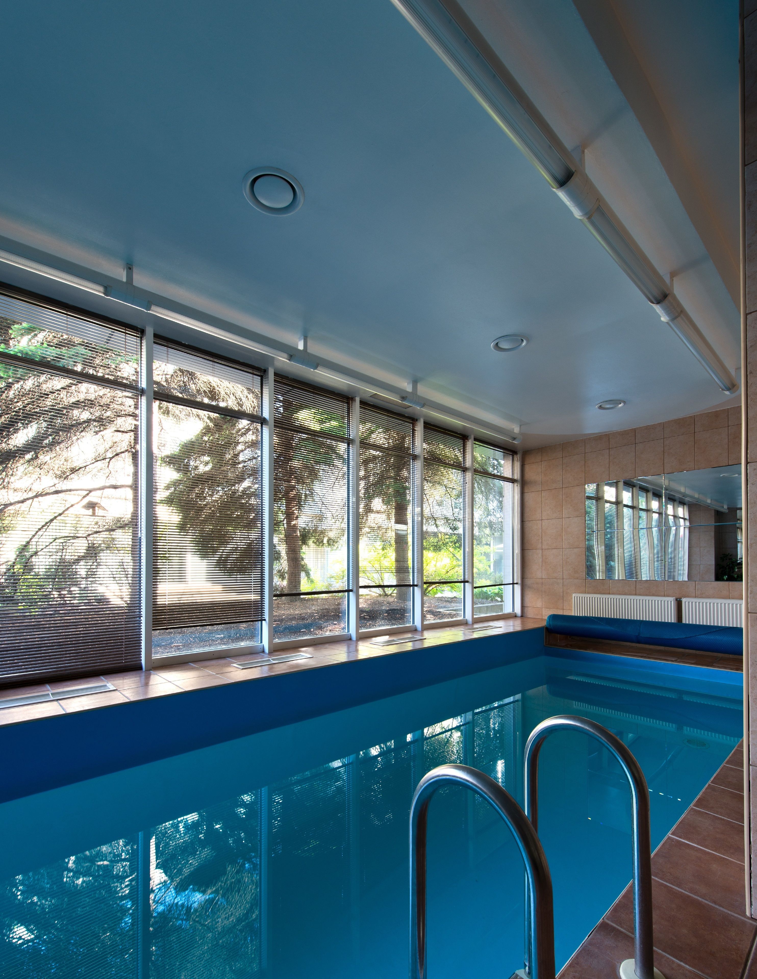 Hồ bơi trong nhà 