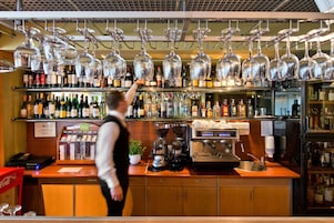 Bar (en el alojamiento)
