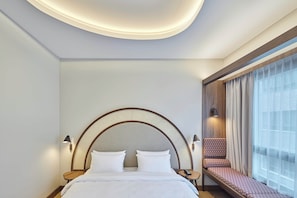 1 bedroom, hypo-allergenic bedding, minibar, in-room safe