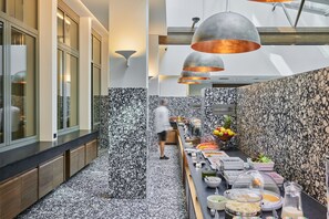 Daily full breakfast (EUR 17 per person)