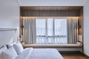 Suite de lujo | Ropa de cama hipoalergénica, minibar, caja fuerte y escritorio