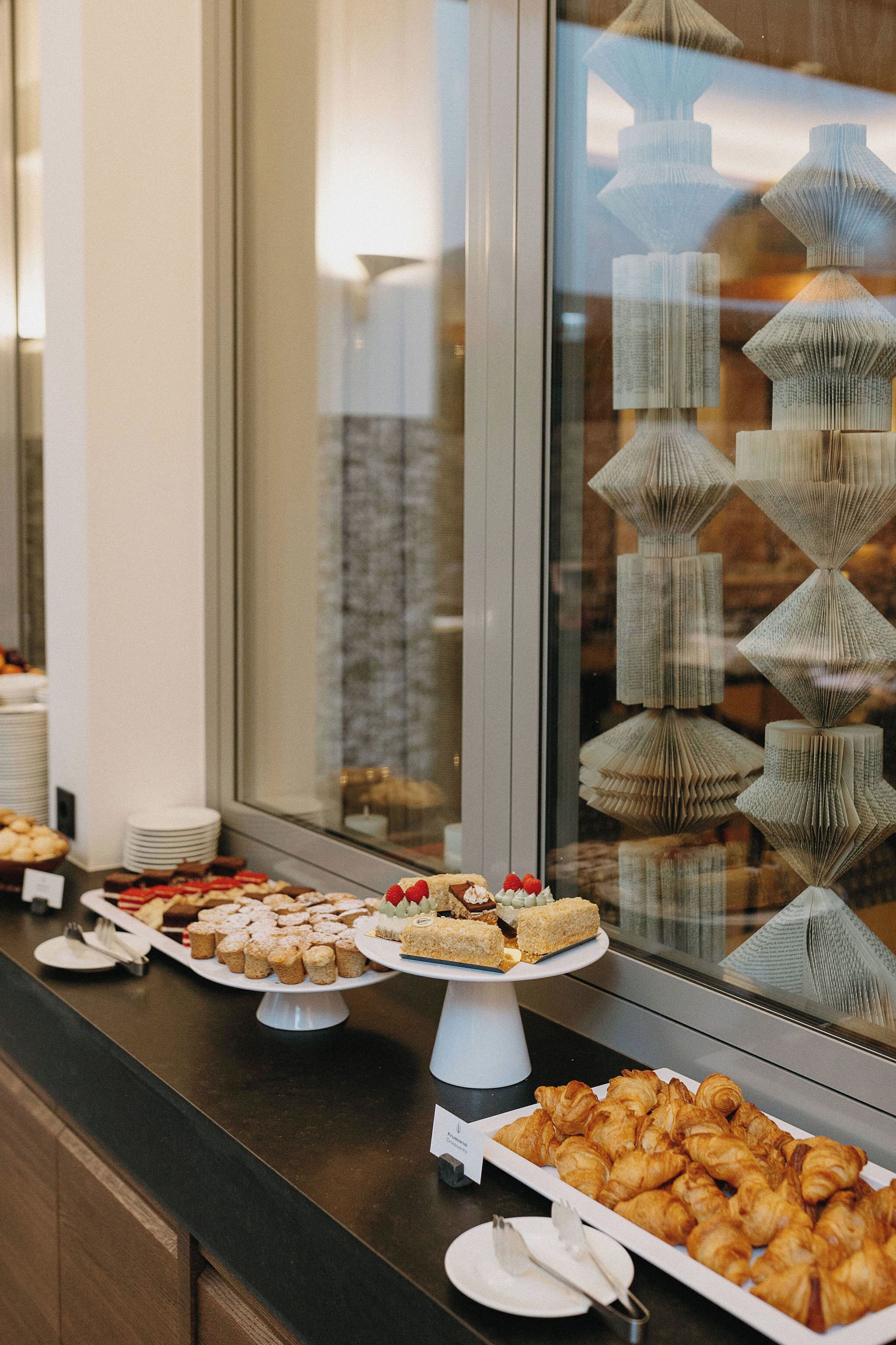 Päivittäinen täysi aamiainen (17 EUR per henkilö)