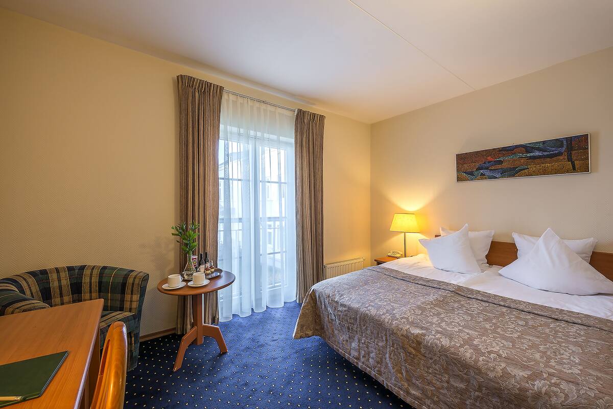 Standard Double or Twin Room | Hypo-allergenic bedding available, in-room safe, desk, soundproofing