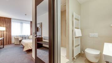 Superior Double or Twin Room | Bathroom