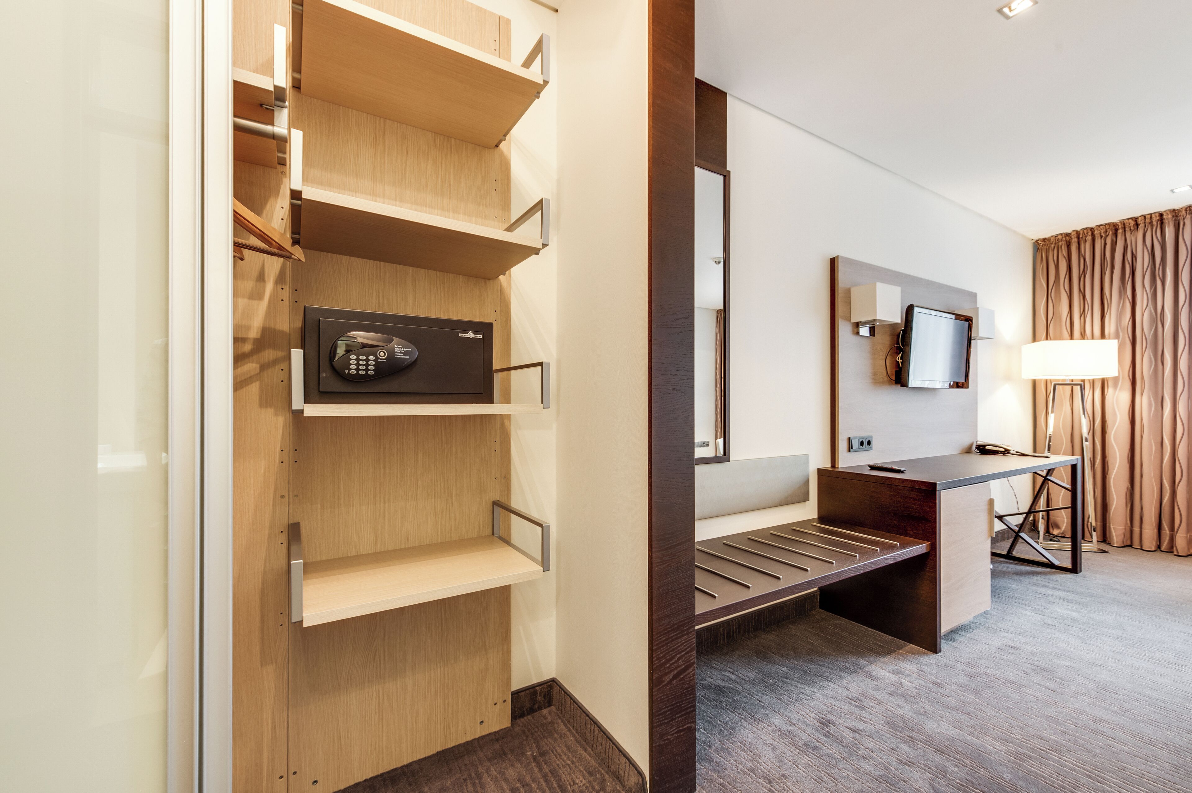superior double or twin room | 1 bedroom, minibar, in-room safe, desk