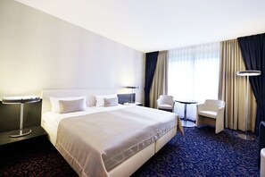 Suite | Minibar, in-room safe, desk, blackout drapes
