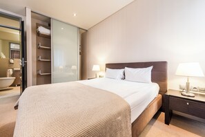 Allergitestet sengetøy, minibar, safe på rommet og skrivebord