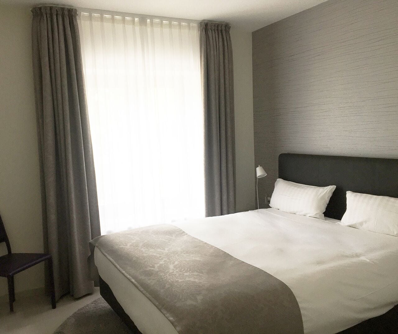 Estudio (Residence) | Minibar, caja de seguridad en la habitación y escritorio 