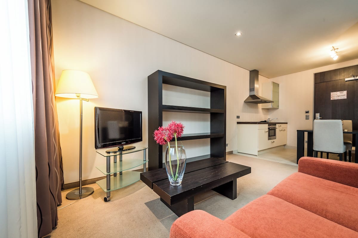 studio (hotel) | living area | flat-screen tv