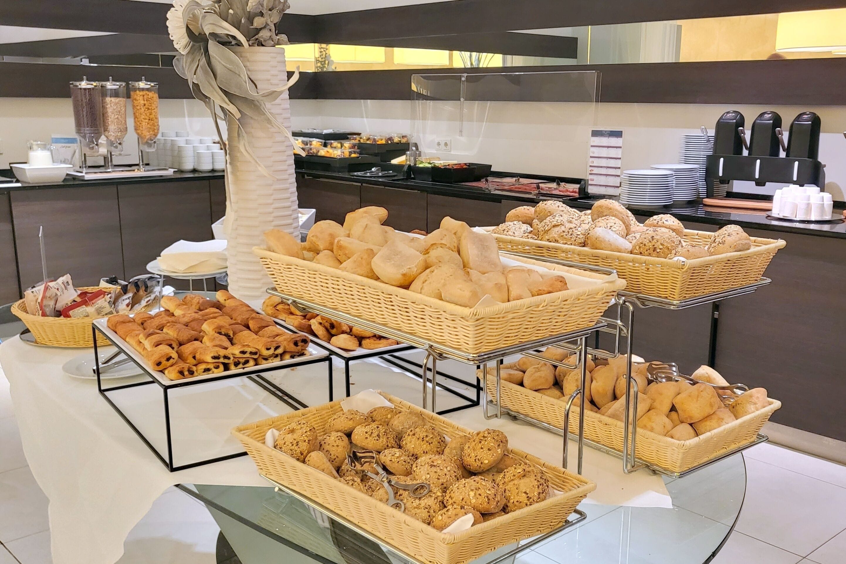 daily buffet breakfast (eur 22 per person)